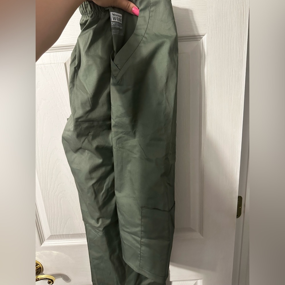 Wonderwork scrubs army green size medium never worn!